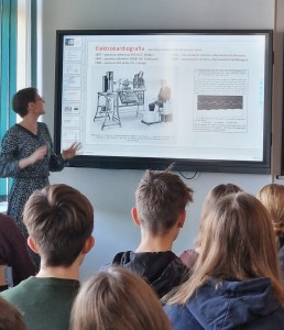 Pracownicy Katedry Biofizyki w IV Liceum Ogólnokształcącym w Bydgoszczy. Kliknij, aby powiększyć zdjęcie.